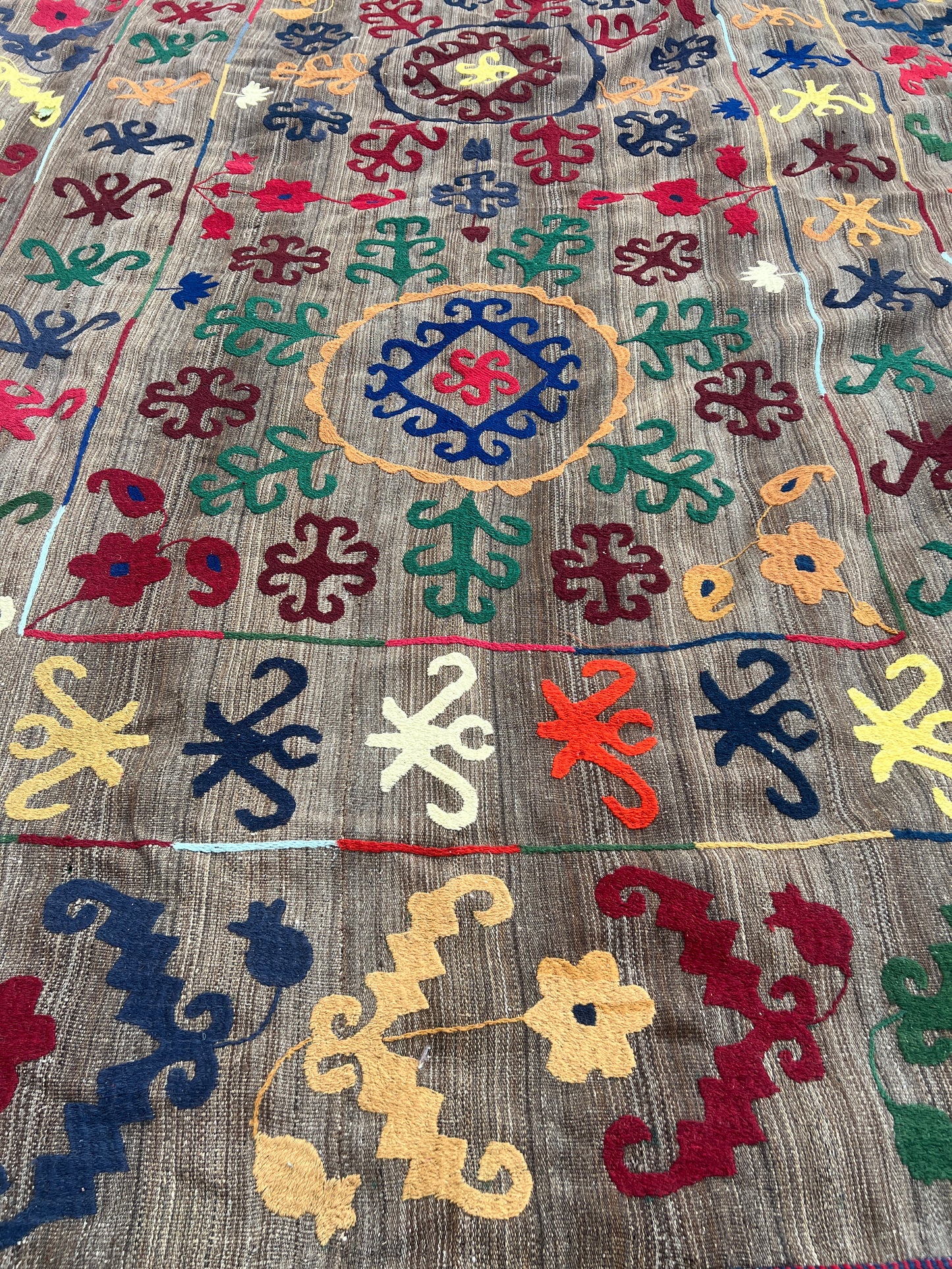 Handmade Wool Traditional Suzani Uzbeki Kilim Rug - 382cm by 260cm - No 2