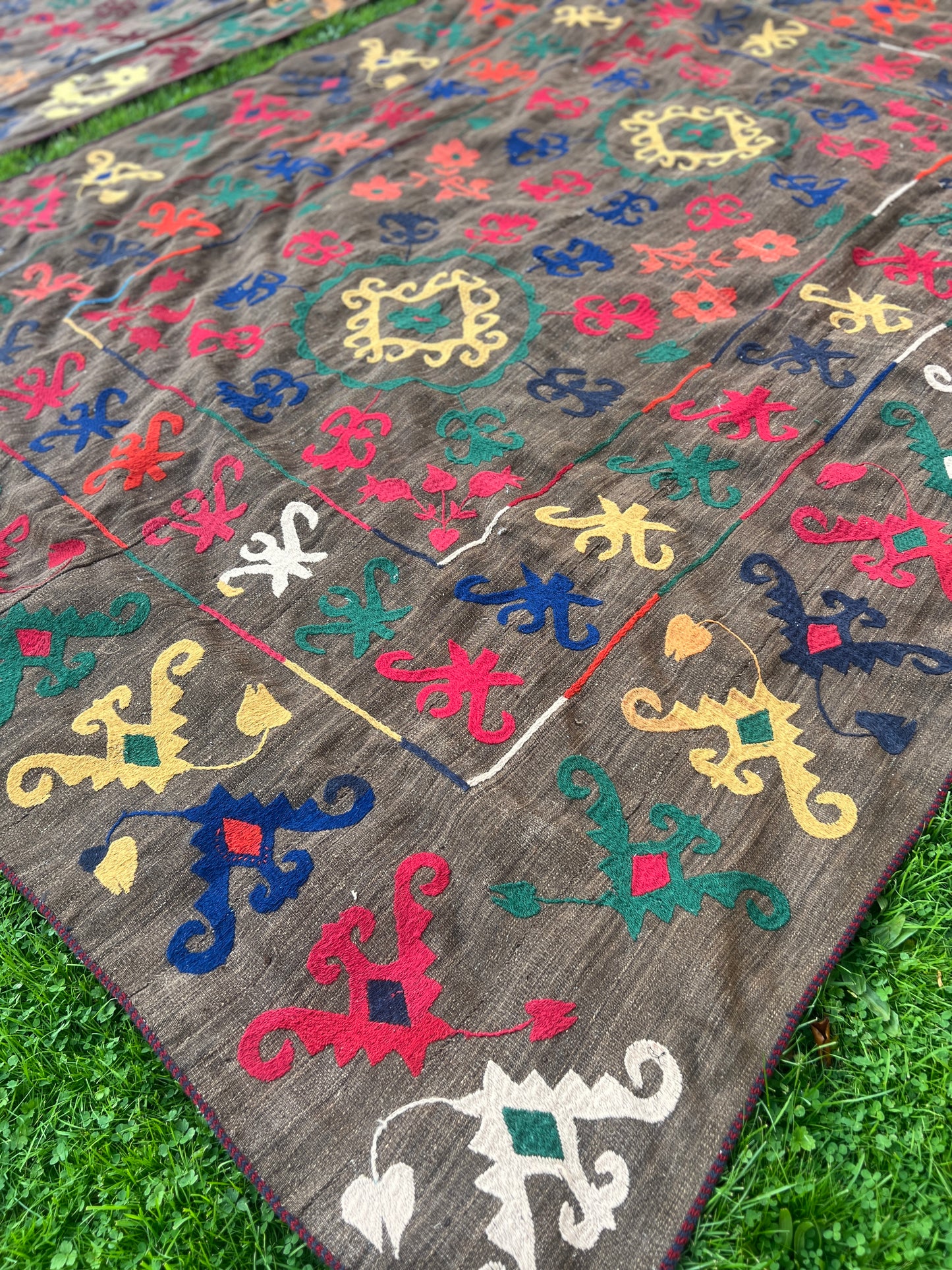 Handmade Wool Traditional Suzani Uzbeki Kilim Rug - 380cm by 275cm - No 1