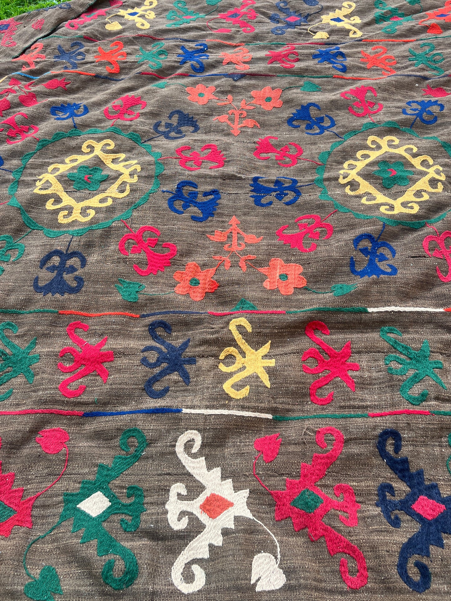 Handmade Wool Traditional Suzani Uzbeki Kilim Rug - 380cm by 275cm - No 1