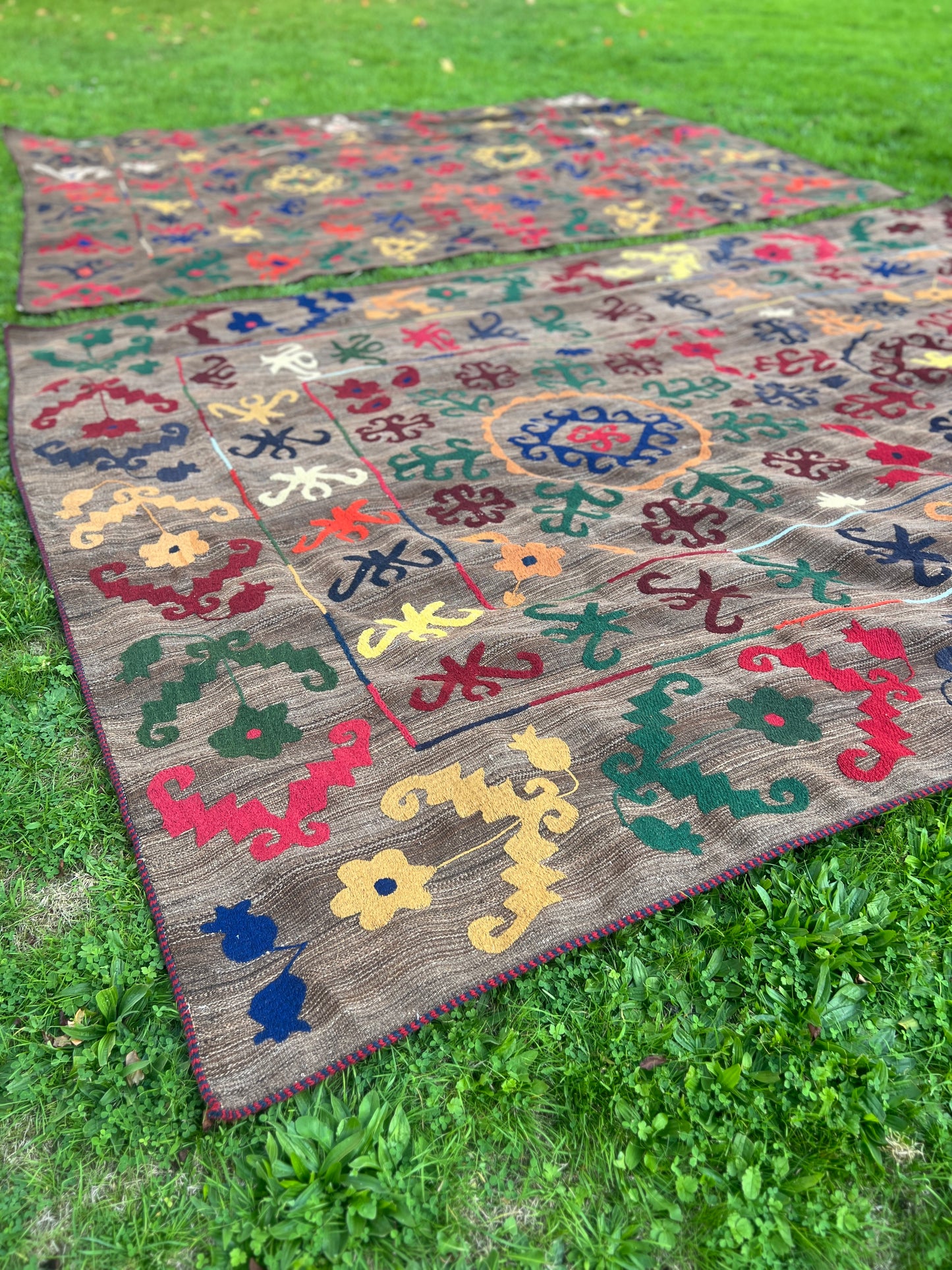 Handmade Wool Traditional Suzani Uzbeki Kilim Rug - 382cm by 260cm - No 2