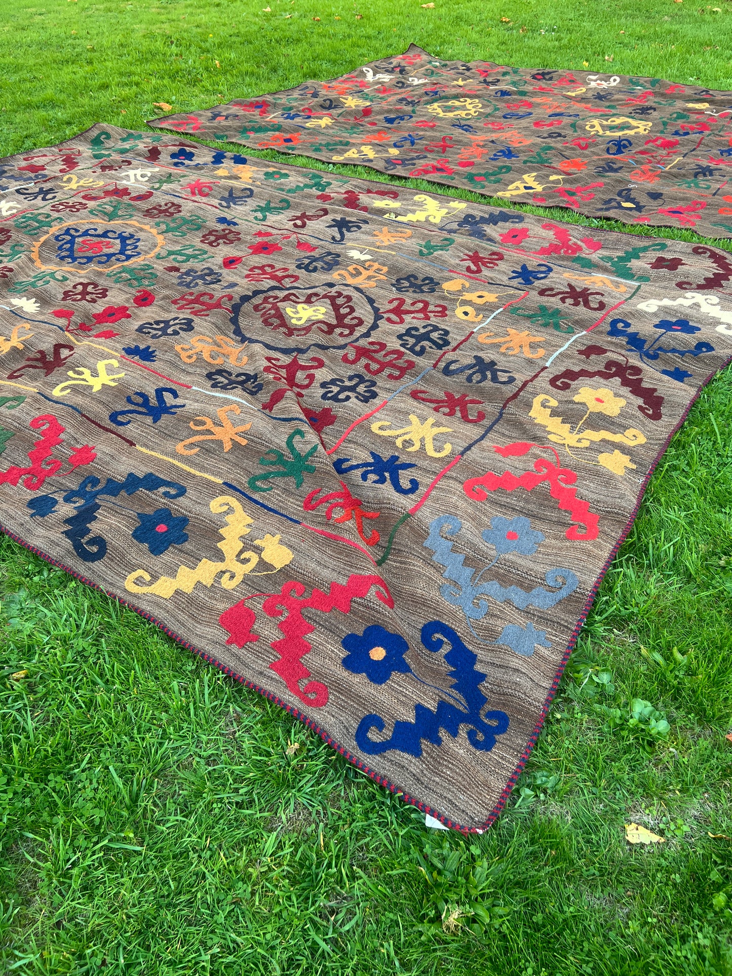 Handmade Wool Traditional Suzani Uzbeki Kilim Rug - 382cm by 260cm - No 2