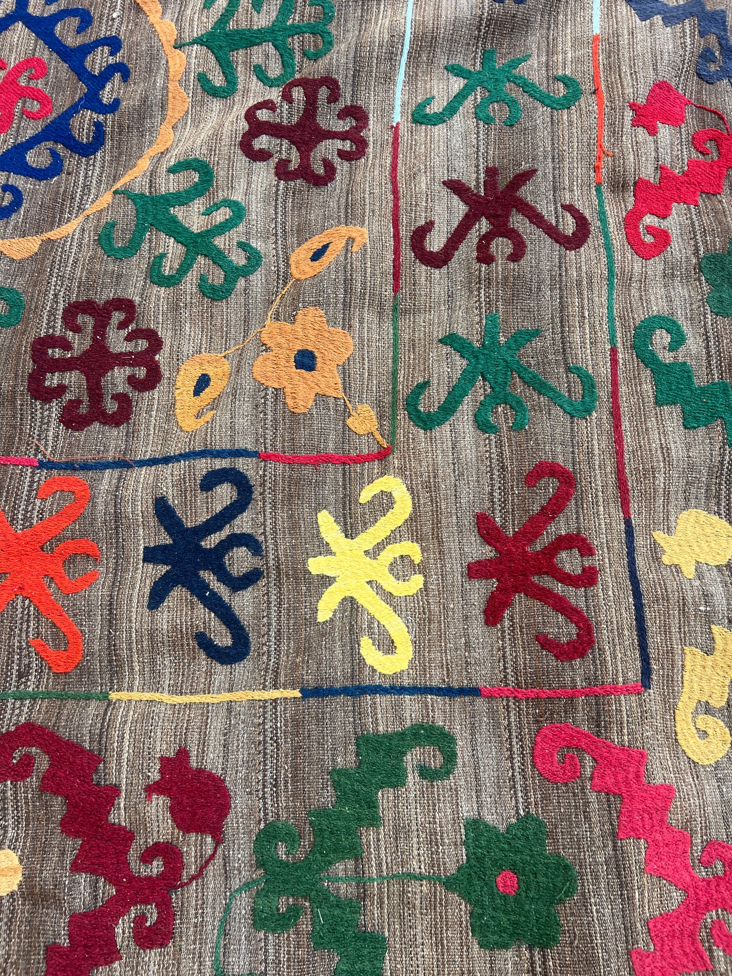 Handmade Wool Traditional Suzani Uzbeki Kilim Rug - 382cm by 260cm - No 2