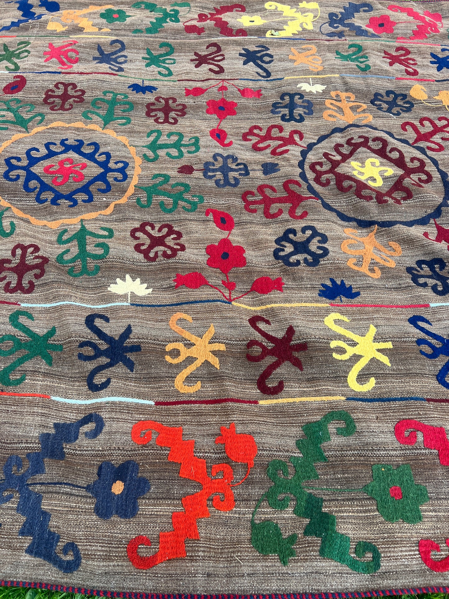 Handmade Wool Traditional Suzani Uzbeki Kilim Rug - 382cm by 260cm - No 2