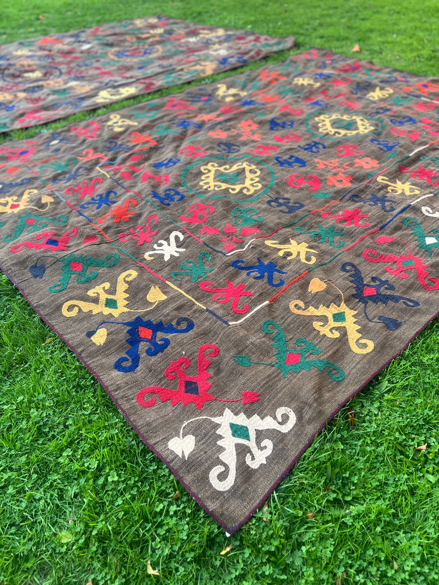 Handmade Wool Traditional Suzani Uzbeki Kilim Rug - 380cm by 275cm - No 1
