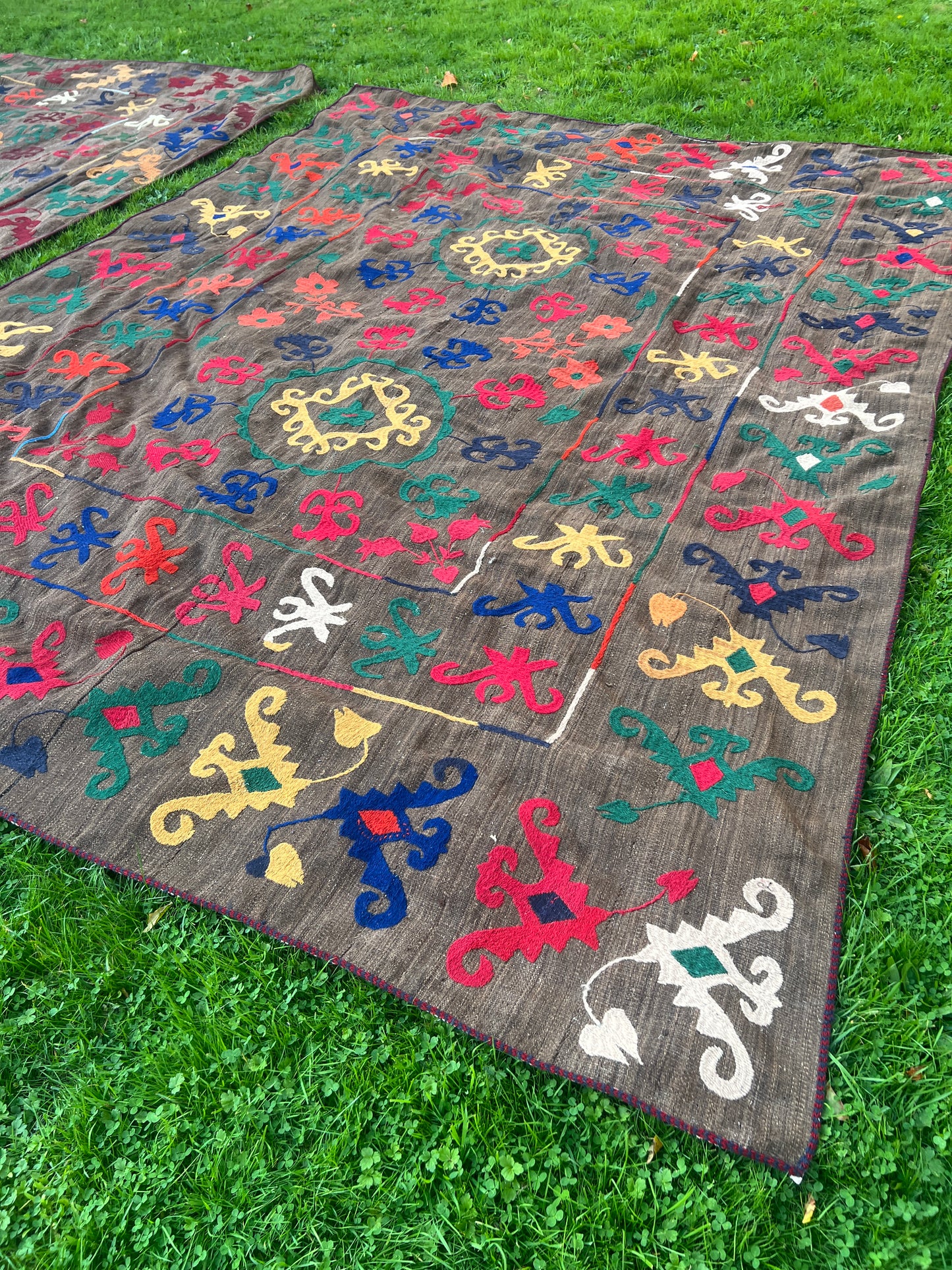 Handmade Wool Traditional Suzani Uzbeki Kilim Rug - 380cm by 275cm - No 1