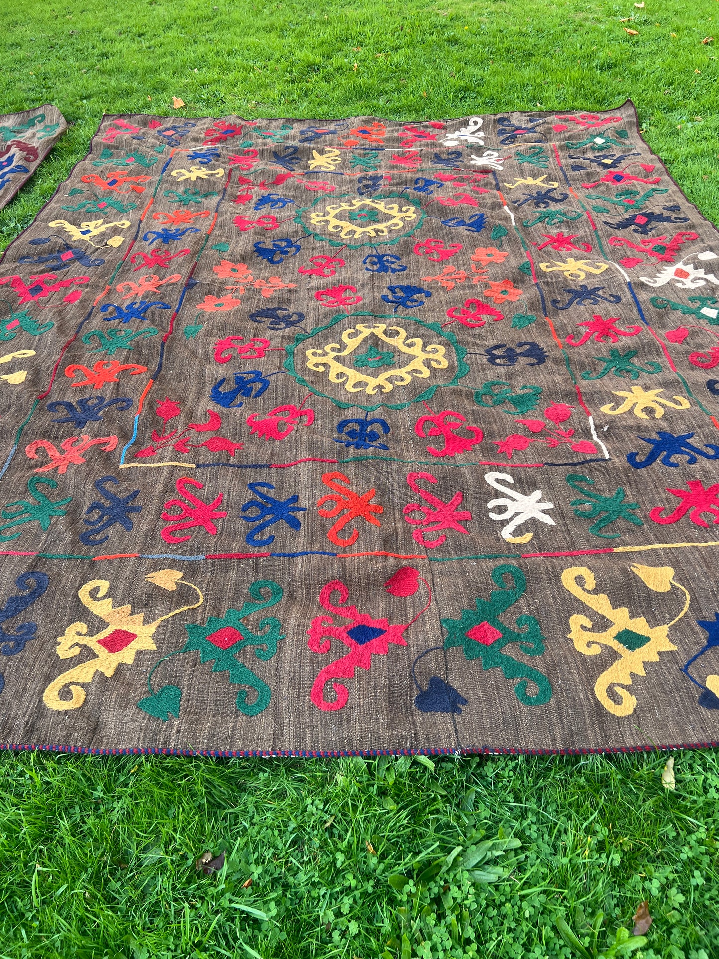 Handmade Wool Traditional Suzani Uzbeki Kilim Rug - 380cm by 275cm - No 1