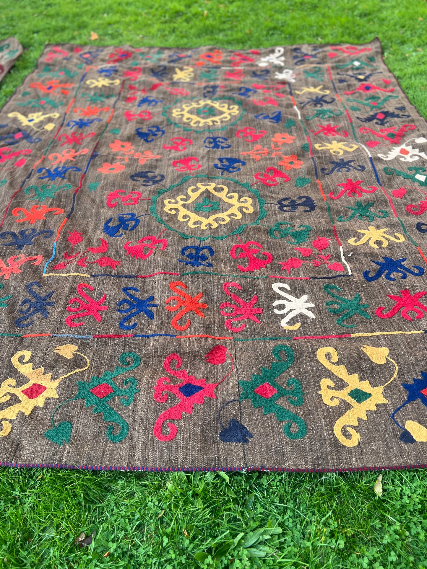 Handmade Wool Traditional Suzani Uzbeki Kilim Rug - 380cm by 275cm - No 1