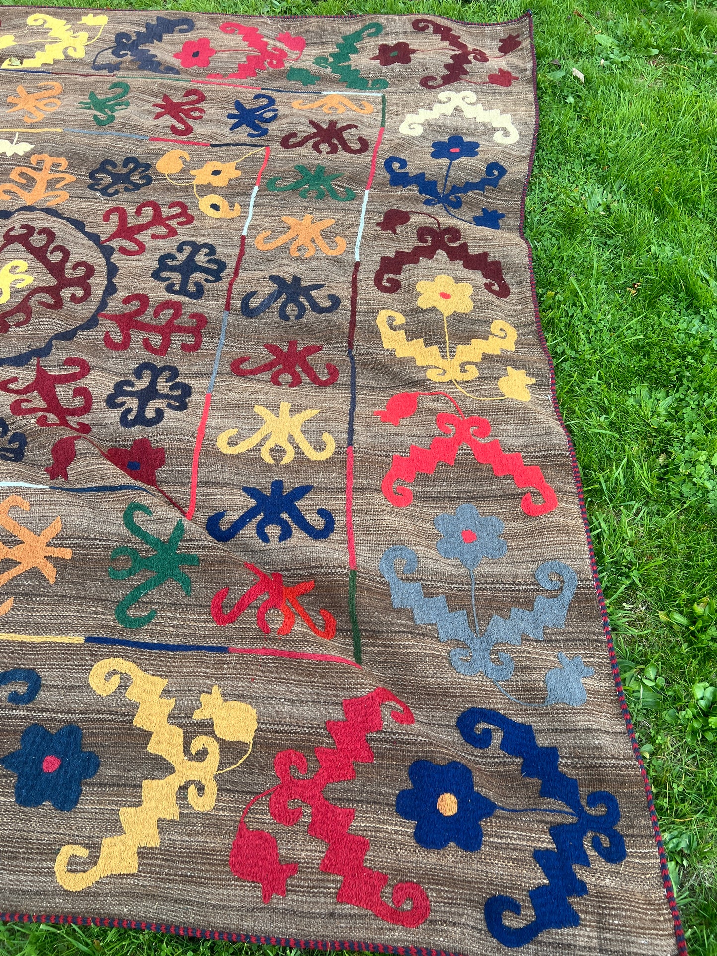 Handmade Wool Traditional Suzani Uzbeki Kilim Rug - 382cm by 260cm - No 2