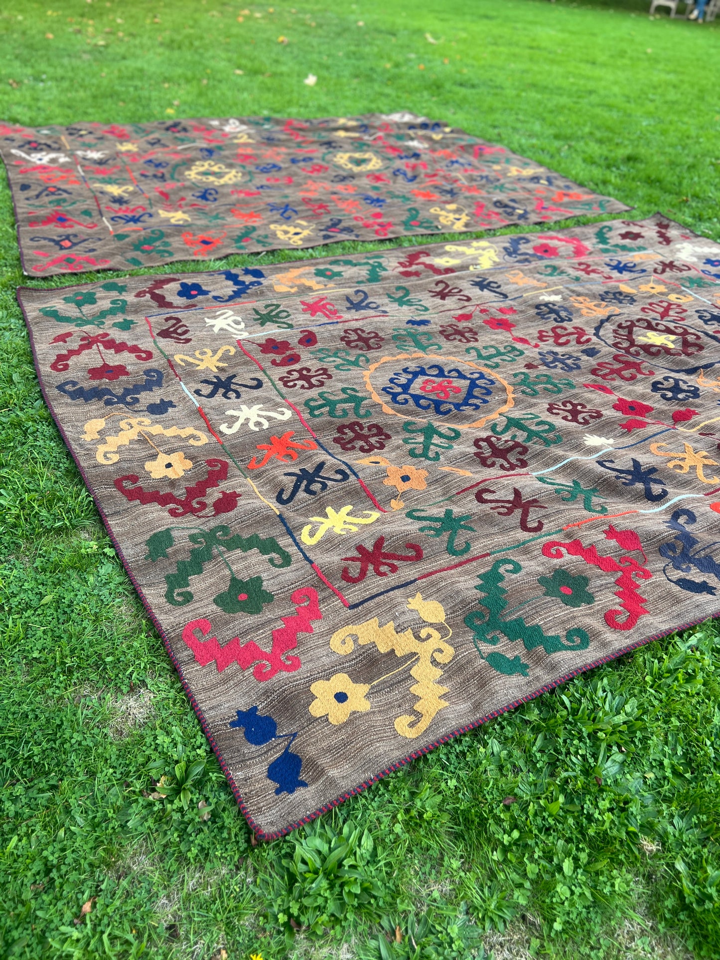 Handmade Wool Traditional Suzani Uzbeki Kilim Rug - 382cm by 260cm - No 2