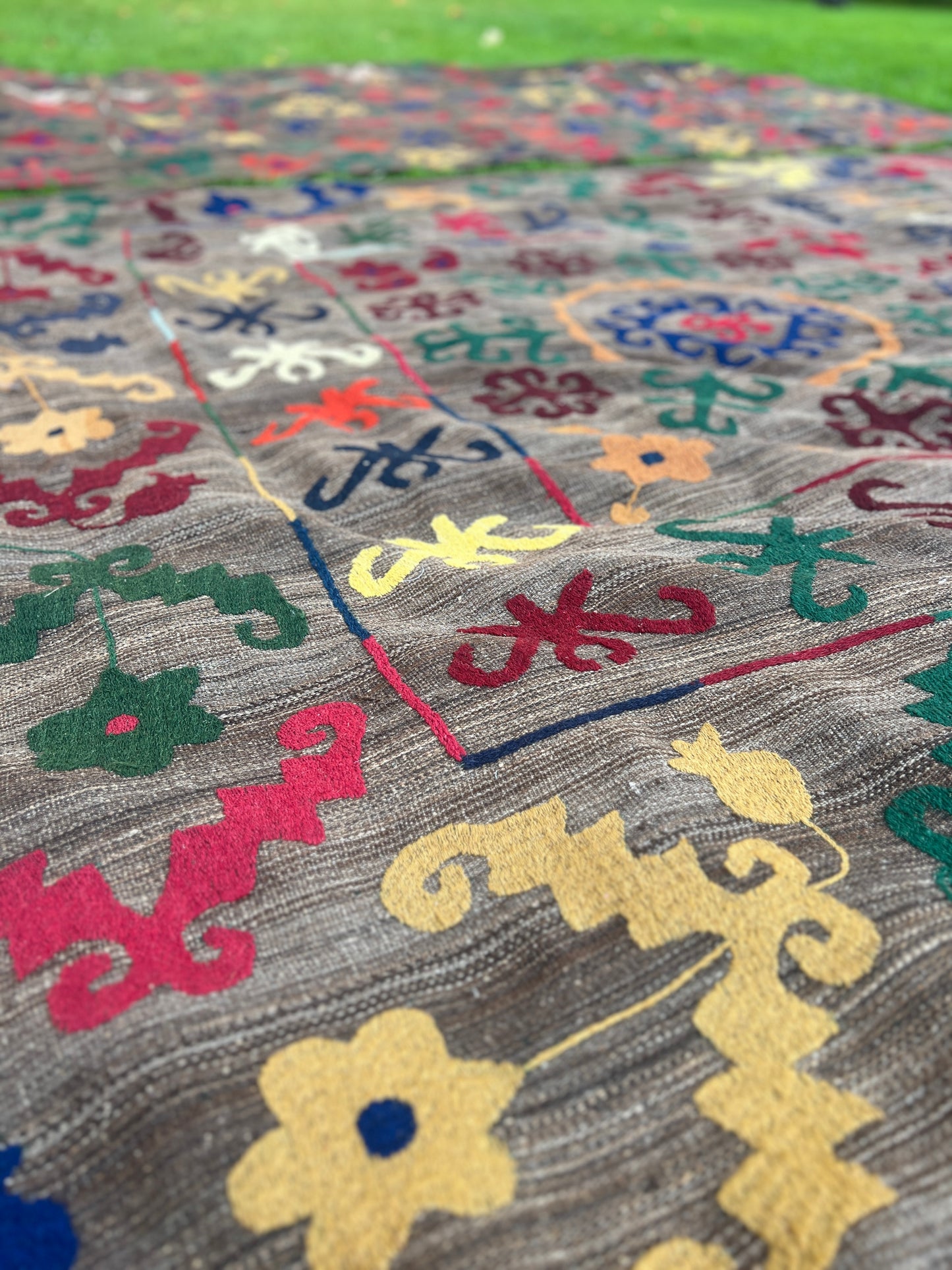Handmade Wool Traditional Suzani Uzbeki Kilim Rug - 382cm by 260cm - No 2