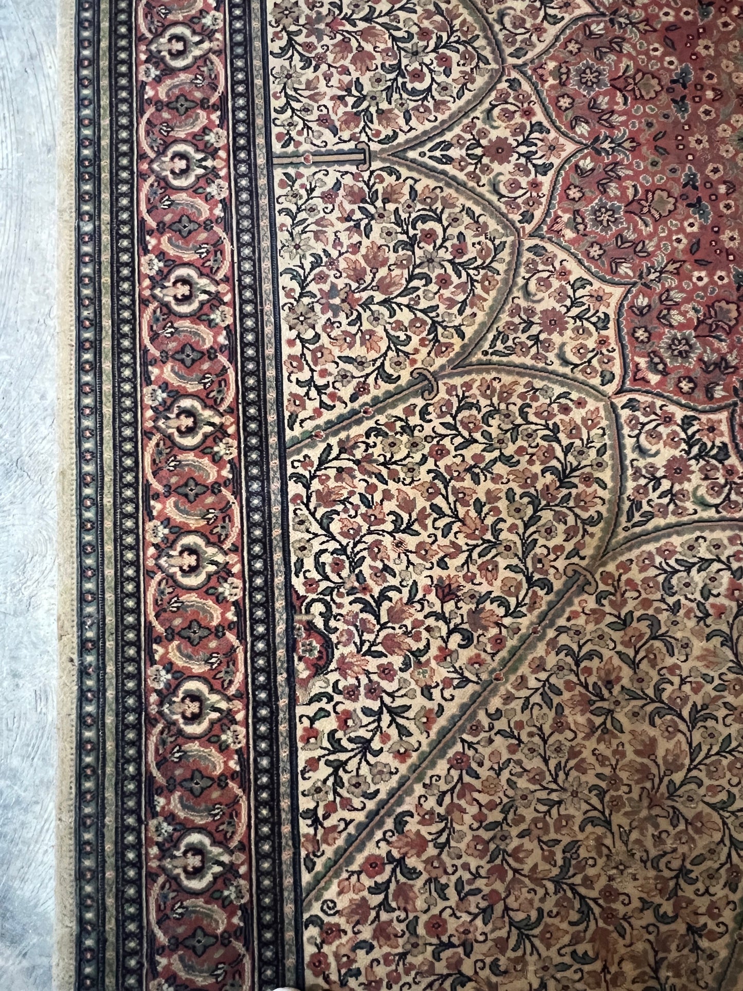 Large Rug - Persian style with Ghumbet shield - 4.1m by 3.2m - Ex Shop Rug
