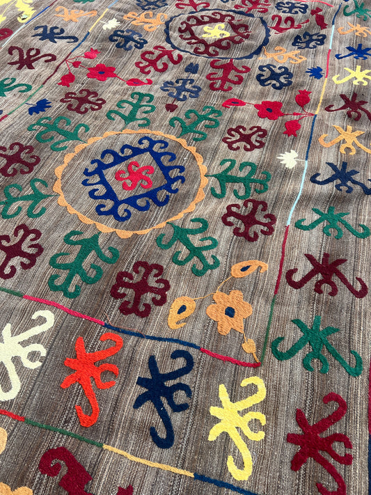 Handmade Wool Traditional Suzani Uzbeki Kilim Rug - 382cm by 260cm - No 2