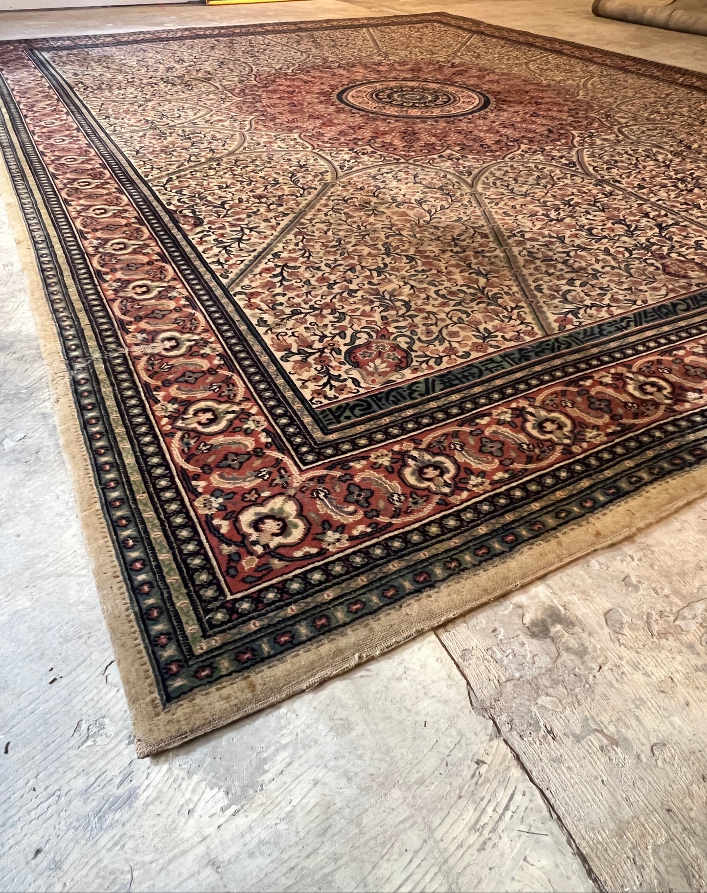 Large Rug - Persian style with Ghumbet shield - 4.1m by 3.2m - Ex Shop Rug