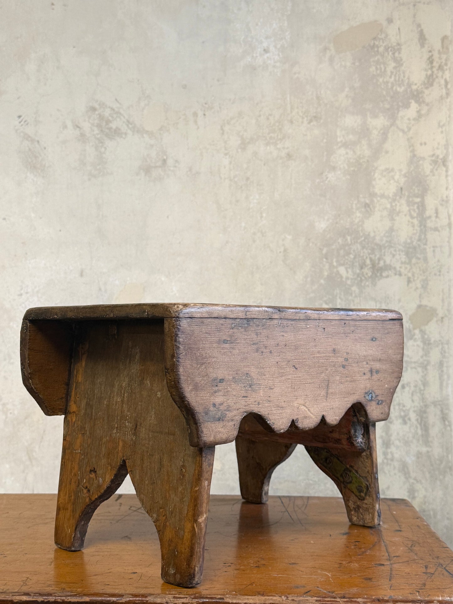 A 19thC Scottish Vernacular Creepie / Stool (No 4)