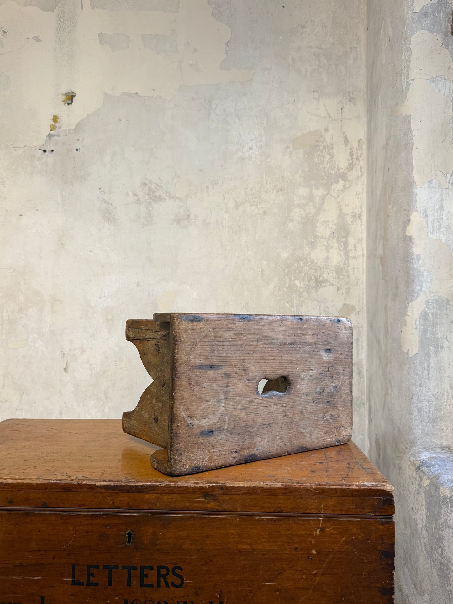 A 19thC Scottish Vernacular Creepie / Stool (No 4)