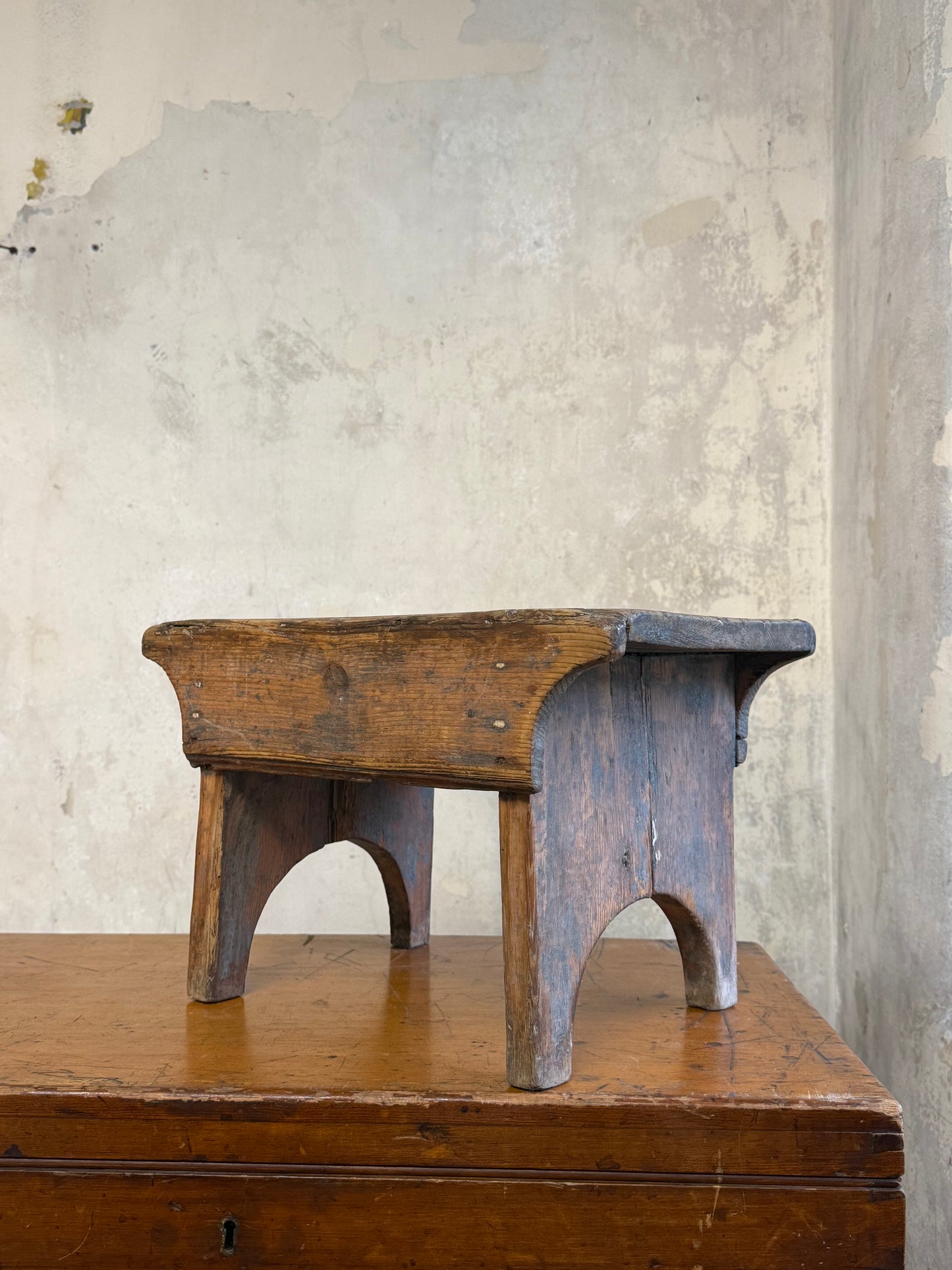 A 19thC Scottish Vernacular Creepie / Stool (No 6)