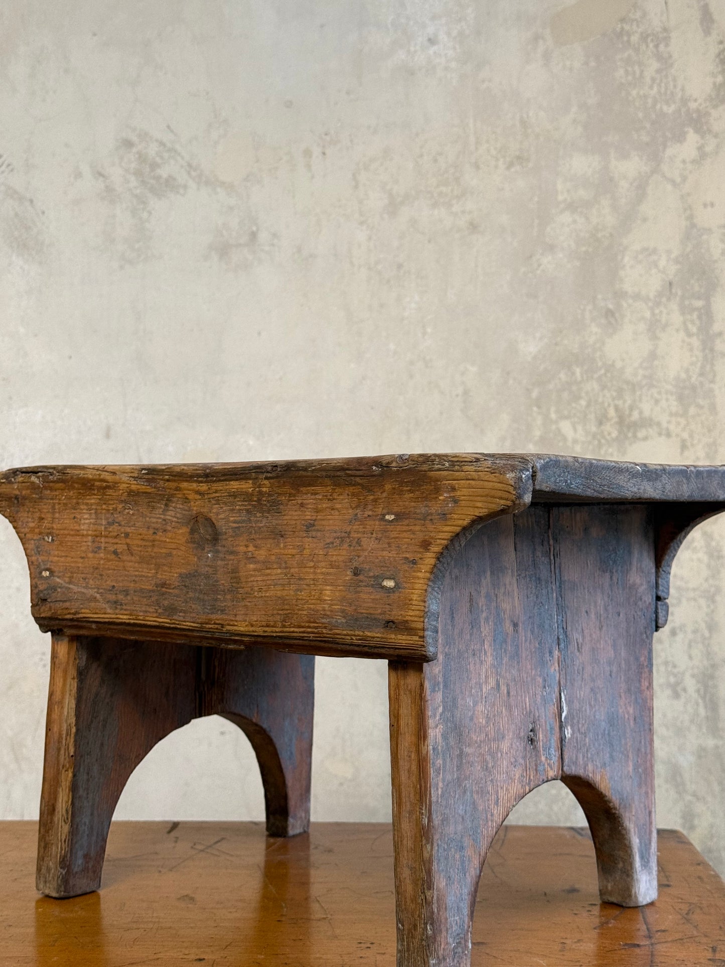 A 19thC Scottish Vernacular Creepie / Stool (No 6)