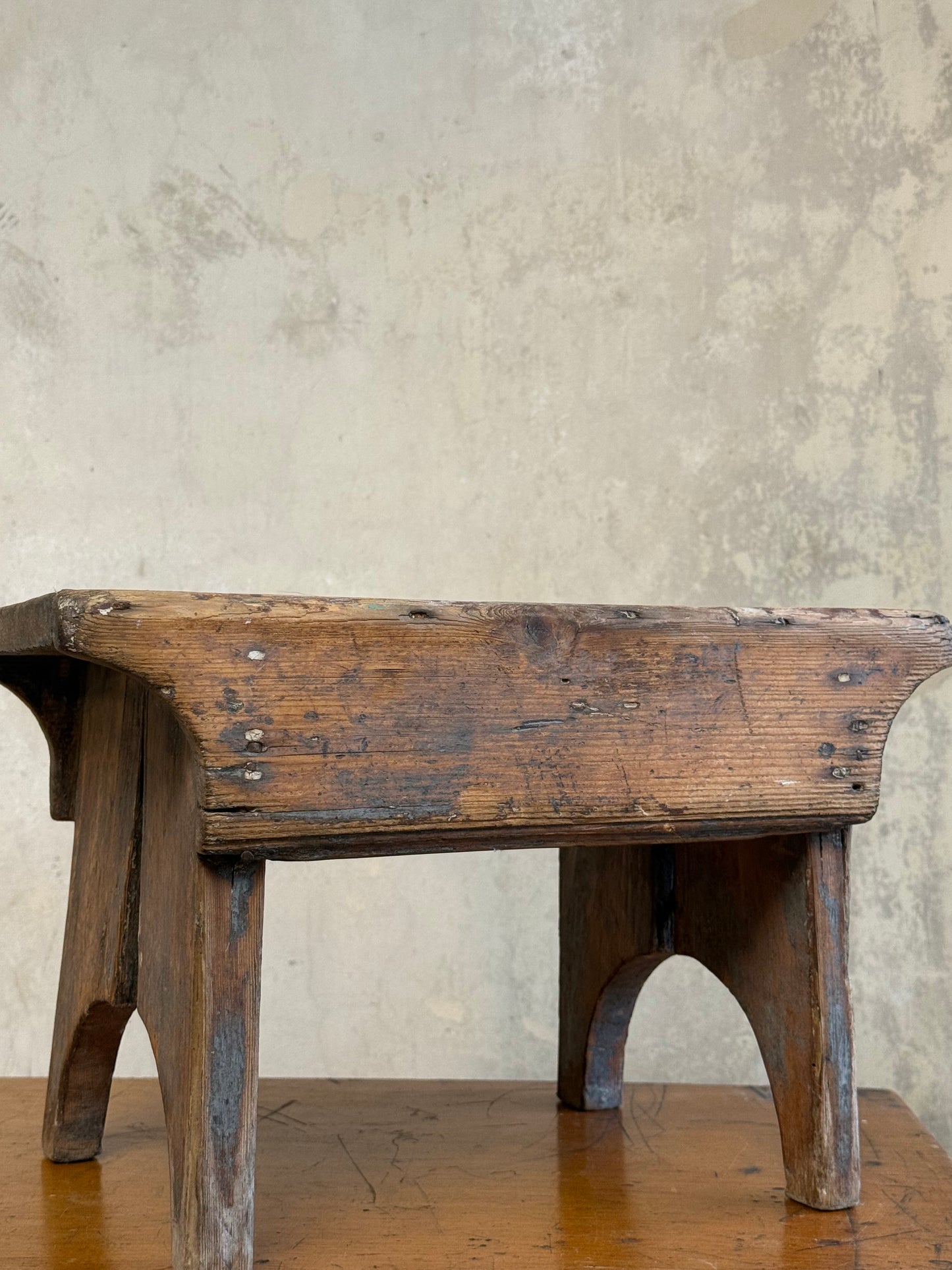 A 19thC Scottish Vernacular Creepie / Stool (No 6)